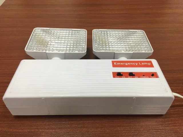 Светодиодный аккумулятор с двумя головками аварийного освещения