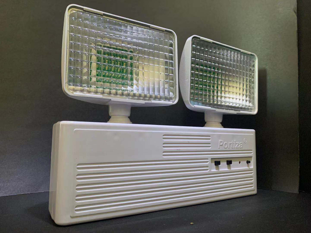 Светодиодный аварийный фонарь с двумя головками на аккумуляторной батарее