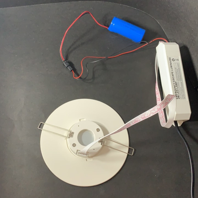 Светодиодный встраиваемый аварийный потолочный светильник с перезаряжаемой батареей