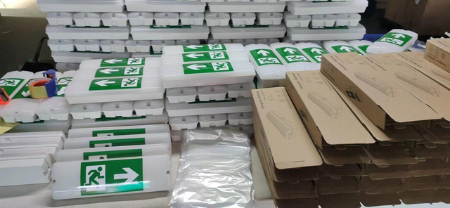 Светодиодная аварийная аккумуляторная лампа на переборке с пиктограммой для выхода